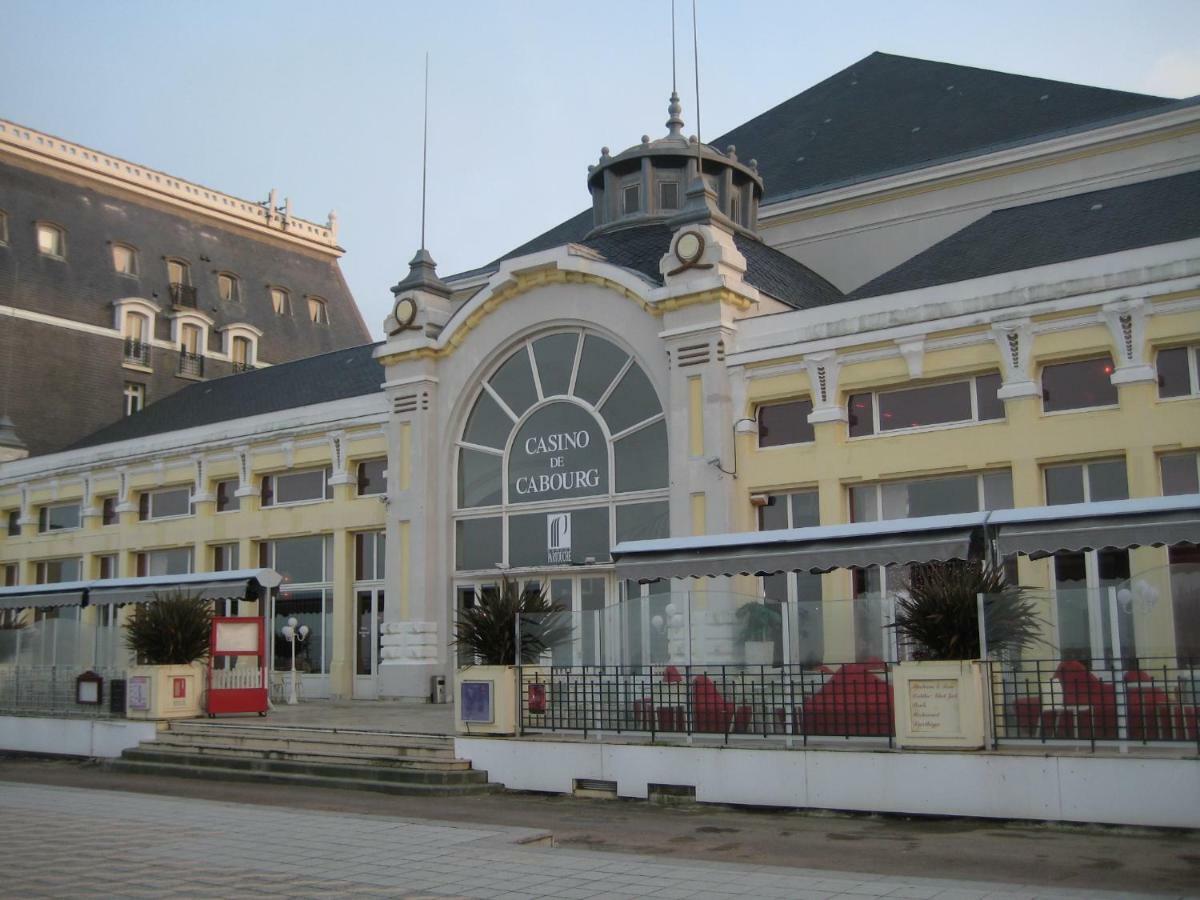 Cabourg - Hyper Centre, Plage 외부 사진